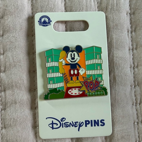 Disney Pop Century Pin - Picture 1 of 2